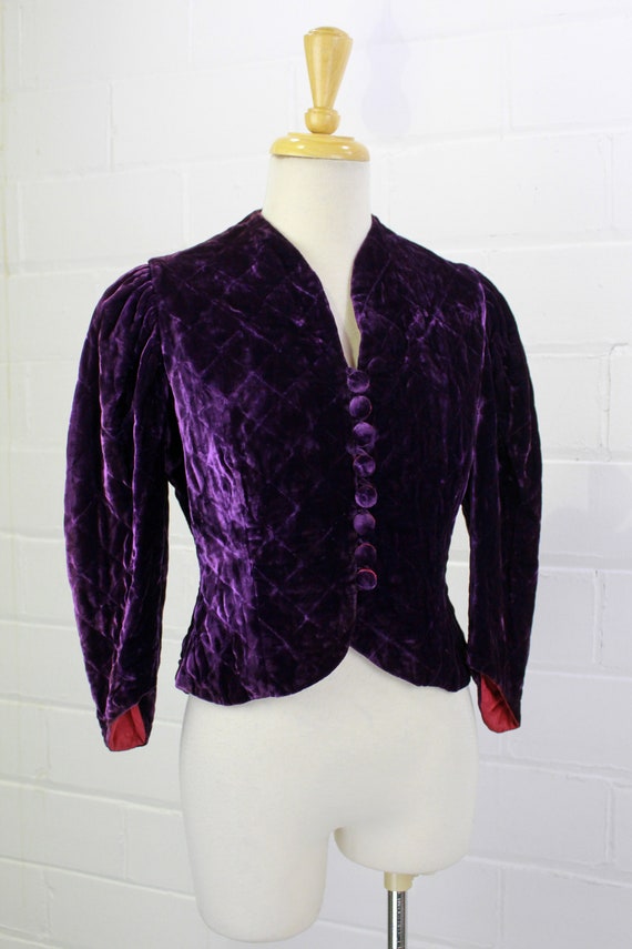 Vintage 1930s/40s Victorian Style Purple Velvet Qu