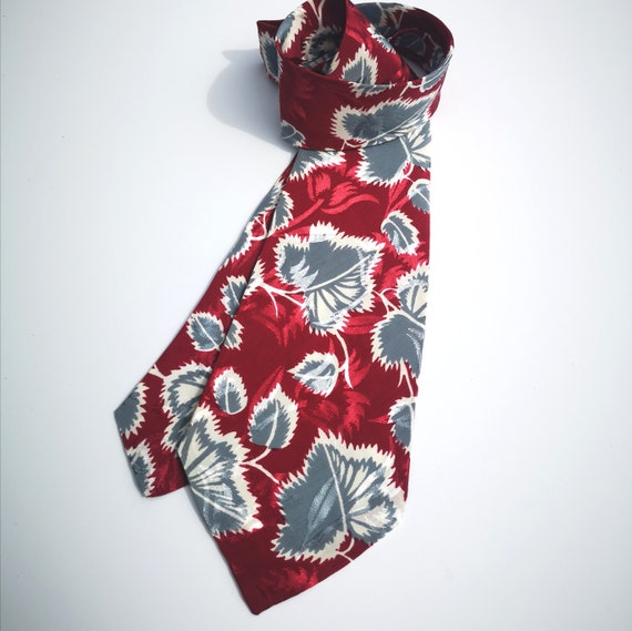 Vintage 40's Floral Rayon Tie, Magenta & Blue Leav