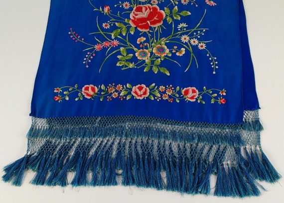1920s Fringed Silk Piano Shawl, Blue Embroidered … - image 3