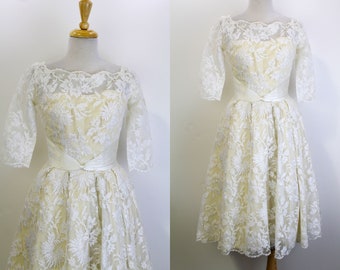 1950s Wedding Dress, 50s Vintage Bridal Dress White Lace, Satin Pleated Belt, Mid Century Metallic Lace Wedding Dress, 3/4 Sleeves