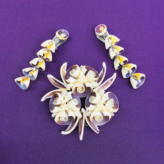 Vintage 1950s Shell Earring and Brooch Set, Mid Century Jewelry Set, Purple Yellow Carved Shell Clip-On Earrings and Pin, Diamante & Pearl