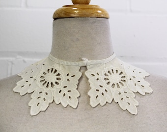 Antique 1930s Collar with Leaf Design, Floral Embroidery, Vintage Detachable Collar