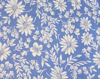 Tela de rayón floral azul y blanco medio de la década de 1940, 3 yardas