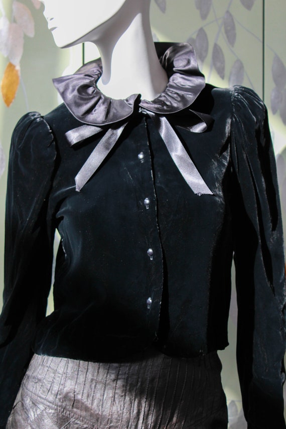 90s Black Velvet Ruffle Collar Cardigan with Puff… - image 6