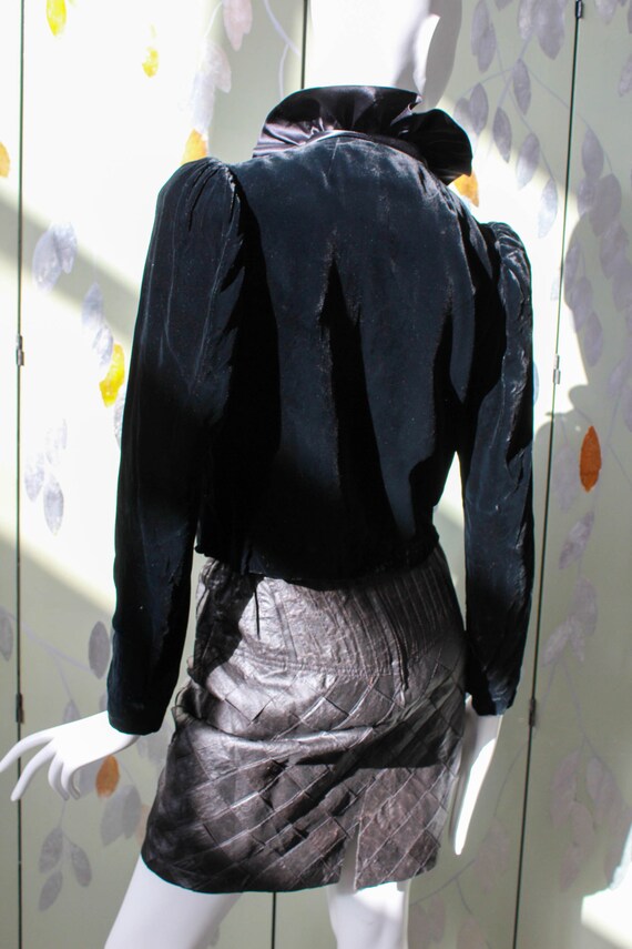 90s Black Velvet Ruffle Collar Cardigan with Puff… - image 10