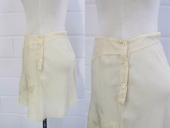 1920s Cream Silk Tap Shorts with Embroidery, Shap… - image 7