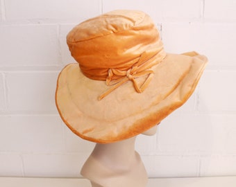 1920s Velvet Cloche Wide Brimmed Hat, 20.5 in. Circumference, Peach Velvet, As Is