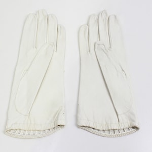 1940/50s White Leather Gloves with Cut Out Trim, Kid Leather, Driving Gloves, Vintage Driving Gloves, Vintage Bridal Gloves image 4
