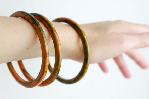 40s Marbled Bakelite Bangles, Orange and Green, E… - image 4