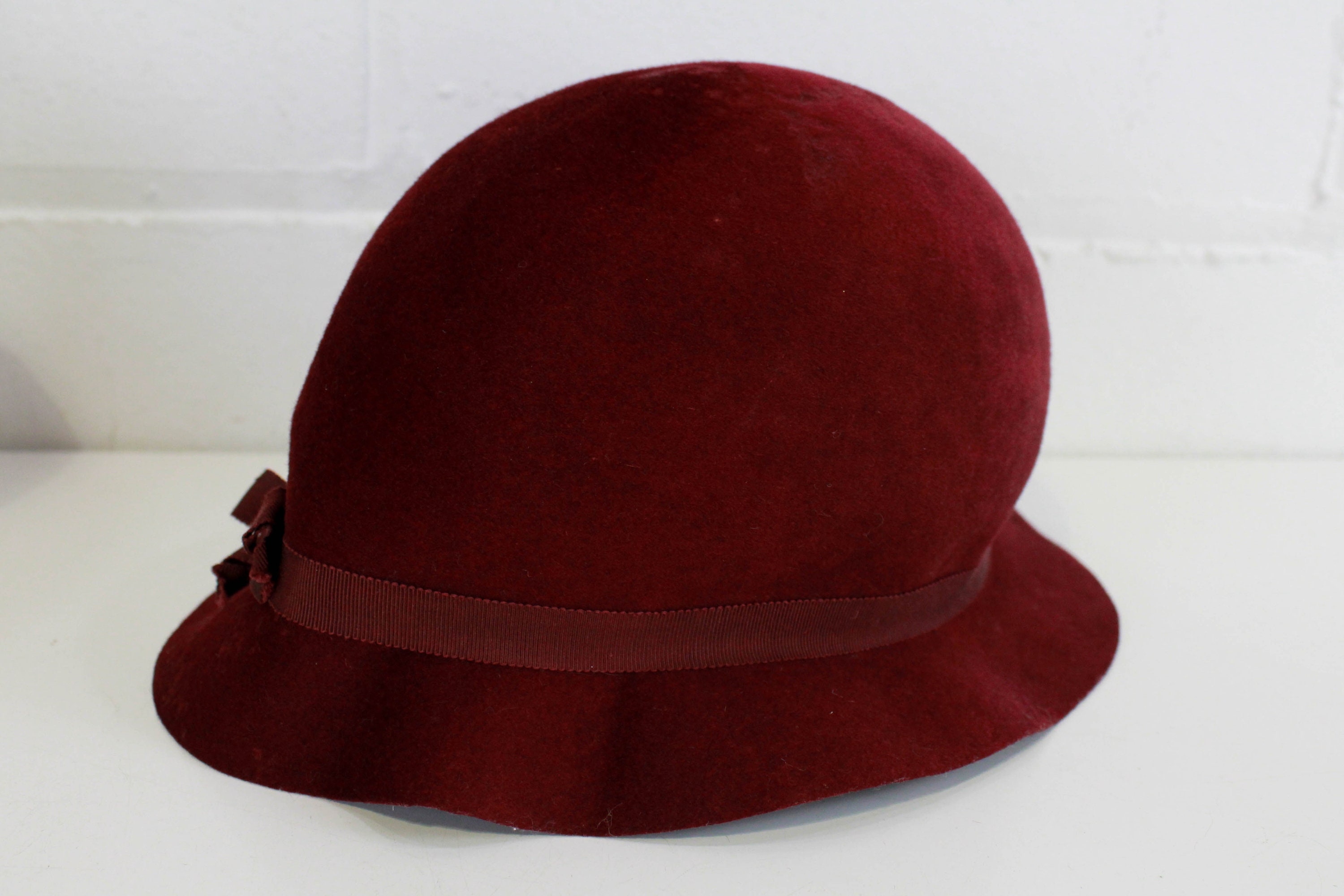 1930s Burgundy Felt Cloche Hat, Art Deco Women display picture 2