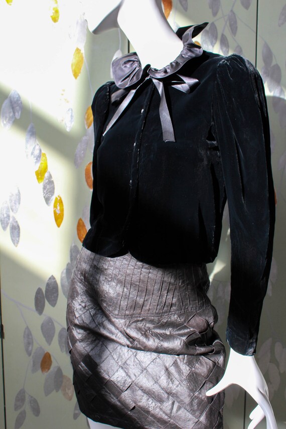 90s Black Velvet Ruffle Collar Cardigan with Puff… - image 5