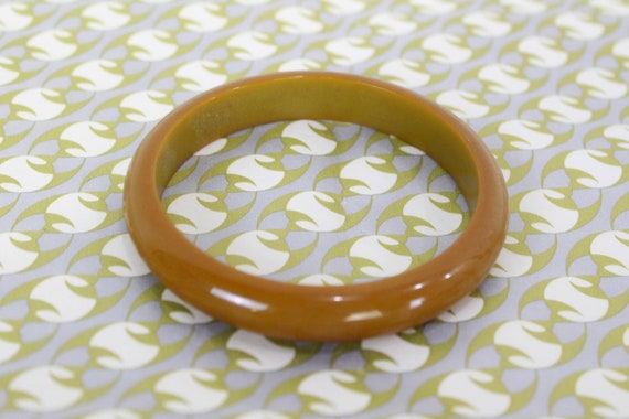 1930s/40s Bakelite Bracelet, Bangle, Caramel Butt… - image 4