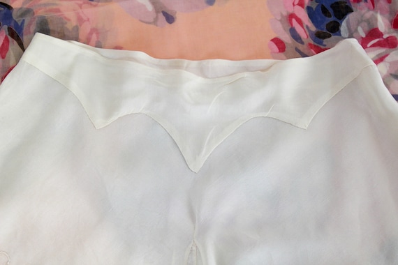 1920s Cream Silk Tap Shorts with Embroidery, Shap… - image 2