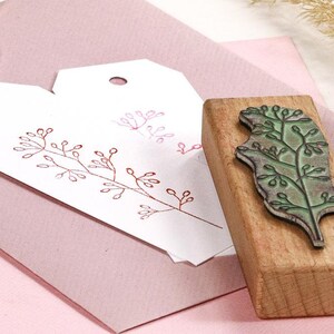 Timbro corniolo, Timbro fiore in legno con un ramoscello, Timbro motivo floreale