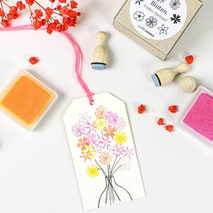Mini Stempel Set BLÜTEN, 9 kleine Stempel mit Blumen in Geschenkbox, Blütenstempel