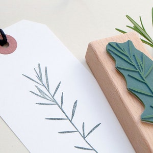 Timbro rosmarino, timbro pianta, timbro in gomma floreale, timbro rametto rosmarino, timbro fiore, timbro botanico, etichette regalo timbro, timbro in legno