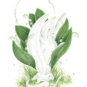 Puede incluir: Ilustraci&oacute;n en acuarela de una criatura blanca con una forma fluida, rodeada de hojas verdes y flores de lirio de los valles. Un halo plateado rodea a la criatura. Copos dorados y hierba verde completan la escena.