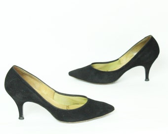ladies black suede pumps
