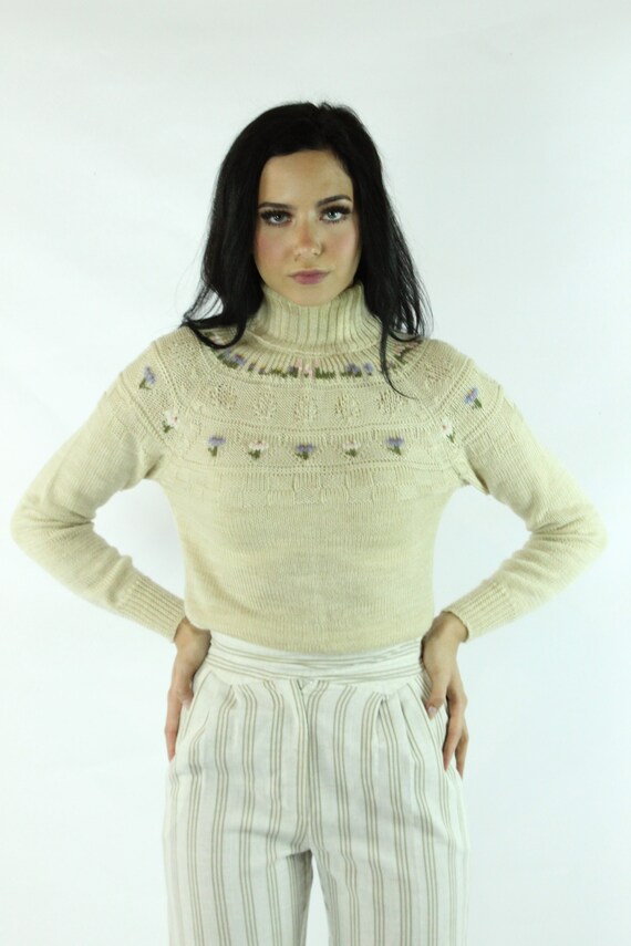 70's Beige Embroidered Sweater Small S - image 2