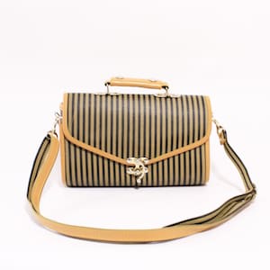 80&#39;s Striped Shoulder Bag