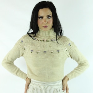 70&#39;s Beige Embroidered Sweater Small S