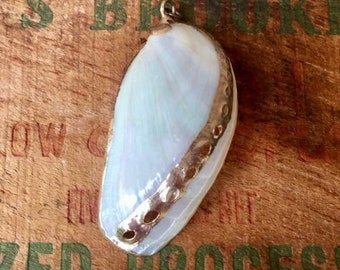 Vintage Mother of Pearl Shell Gold Trimmed Shell Pendant Necklace, 1980s 90s