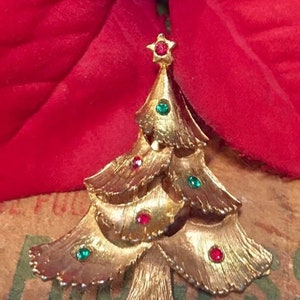 Vintage JJ Jonette Weihnachtsbaum Brosche mit Strasssteinen, Goldton