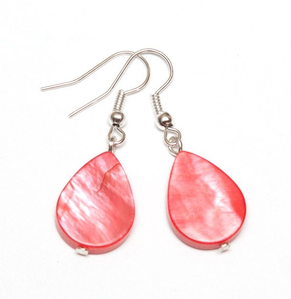 Items similar to Red Pink Mother of Pearl Shell Pair Set of Earrings ...