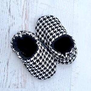 Checkered baby shoes, houndstooth baby shoes, newborn shoes, toddler shoes, toddler slippers, preemie shoes, baby shower gift