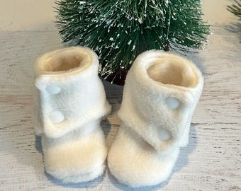 Fleece baby boots: snap on boots, soft cream boots