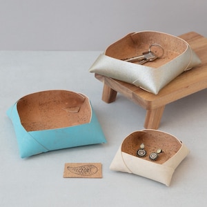 Cork valet tray. Natural cork leather travel catchall tray, coin tray, desk tray. Reversible cork fabric valet box. Vegan Portuguese gift