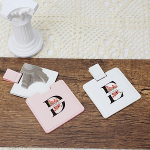 Espejo compacto de cuero con nombre floral personalizado - Regalo personalizado para dama de honor, espejo de maquillaje cuadrado de 2.6 pulgadas, regalo elegante y portátil para niña