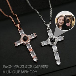 Collar con proyección de foto en forma de cruz, collar con proyección de foto, collar conmemorativo, regalo de graduación para ella, joyería conmemorativa única, regalo de cumpleaños
