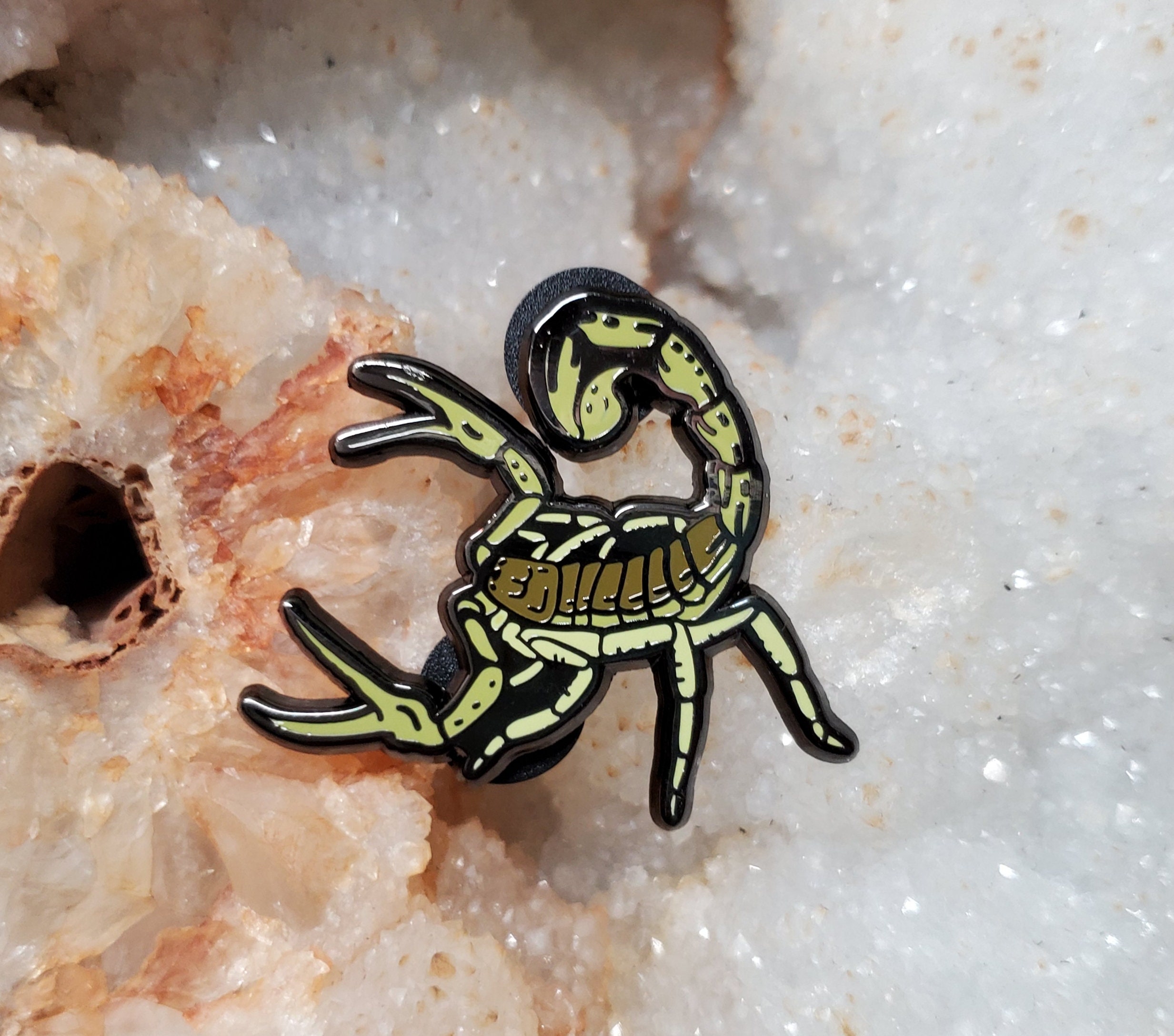 Scorpion Fatality Sliding Mortal Kombat Pin Glow in the Dark 