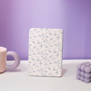 Blue Spring Flowers Kindle Acrylic Case,With Hand Strap,Kindle paperwhite 12/11 case,Kindle 12/11/10,Kindle 2024,Personalised Case,Acrylic