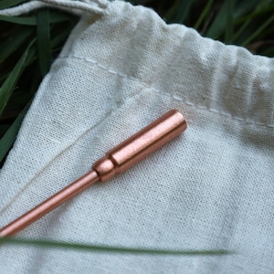 Eso World pure copper tongue scraper — traditional Ayurvedic oral care tool designed to remove buildup and support fresh breath naturally. Handcrafted from 100% pure copper for its antimicrobial and detoxifying properties. Durable, reusable, and fully recyclable alternative to plastic scrapers. Ideal for daily natural oral hygiene, zero-waste living, and holistic wellness routines. Part of Eso World’s premium eco-friendly essentials collection