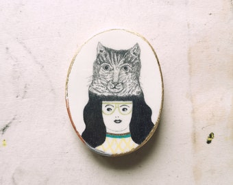 Cat Pin, Air Dry Clay Brooch, Oval, Golden, Spirit Animal, Illustration, Pencil Drawing, Kitten, Wearable Art, Handmade Jewelry, Kunst