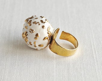 GLITTER ball  cocktail ring, white porcelain, gold