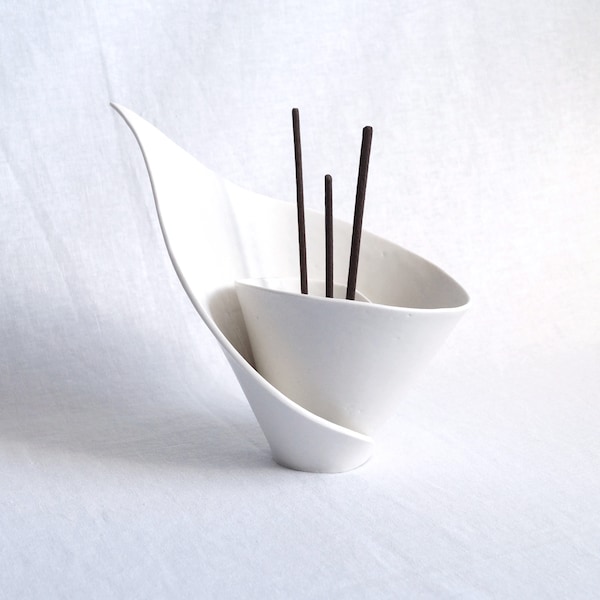 Spiral LILY porcelain incense holder / scented sticks holder