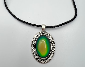 Collar de cuentas con el estado de ánimo de los años 70: colgante hippie que cambia de color