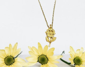 Gold Daisy Charm Necklace -Gold Daisy Flower Pendant Necklace -  Gold Daisy Flower Charm Necklace - Gold Daisy Charm Jewelry