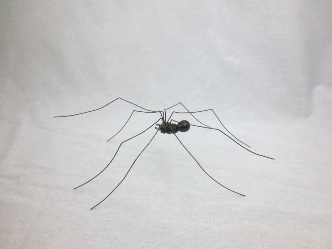 繊細な長い脚を持つクモの光沢のある黒い再利用彫刻 - Etsy 日本