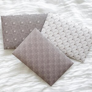 Juego de 3 sobres hechos a mano – Elegant Glamour x Sunrise – Tamaño A6+ – Blanco, crema, marrón y gris pardo – Neutros cálidos