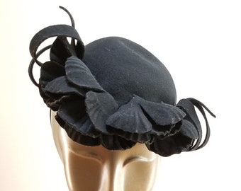 Vintage '40's Fancy Black Felt Fascinator Hat - Whimsical 1940's Hat with Sculpted Leaves and 3-D Curlicues
