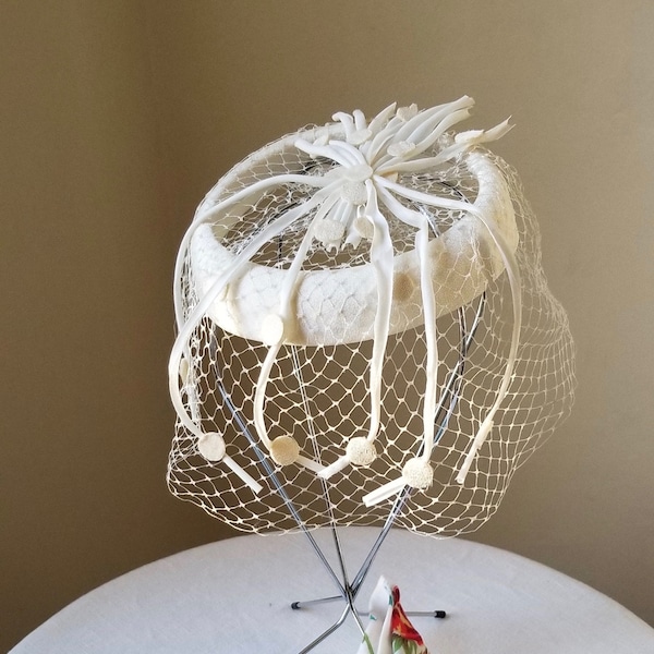 Whimsical Vintage 1950's Space Age Hat - Ecru Woman's Fascinator Hat w/ Mint Condition Veil