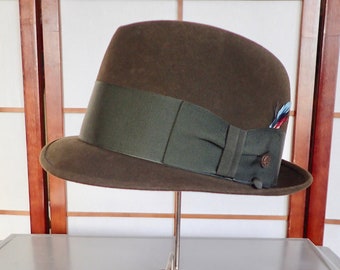 Vintage "CHAMPS" Brown Felt Trilby/Fedora Hat w/"Kasmir Finish" sz 6 7/8