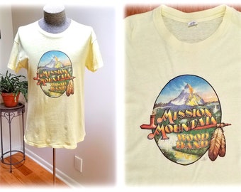 Vintage '70's-'80's "Mission Mountain Wood Band" Monte Dolack T-Shirt - Yellow Cotton Concert T-Shirt w/Band Logo sz 42-44