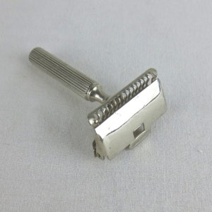 Vintage 1940's-1950's GEM Travel Razor Set in Silver Shriner's Travel ...