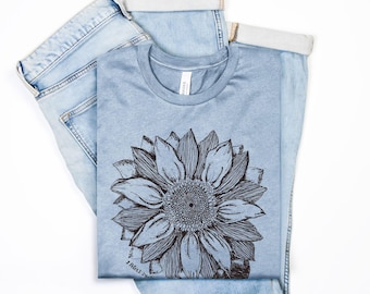 Girasol 1 Pedro 1:24-25 - Camiseta de estilo suave