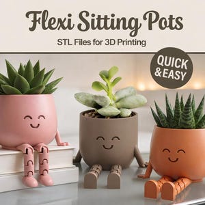 Peut inclure: Trois pots de fleurs souriants, roses, bruns et oranges, avec des succulentes. Les pots ont des jambes et sont assis. Le texte indique "Flexi Sitting Pots" et "STL Files for 3D Printing". Idéal pour l'impression 3D.